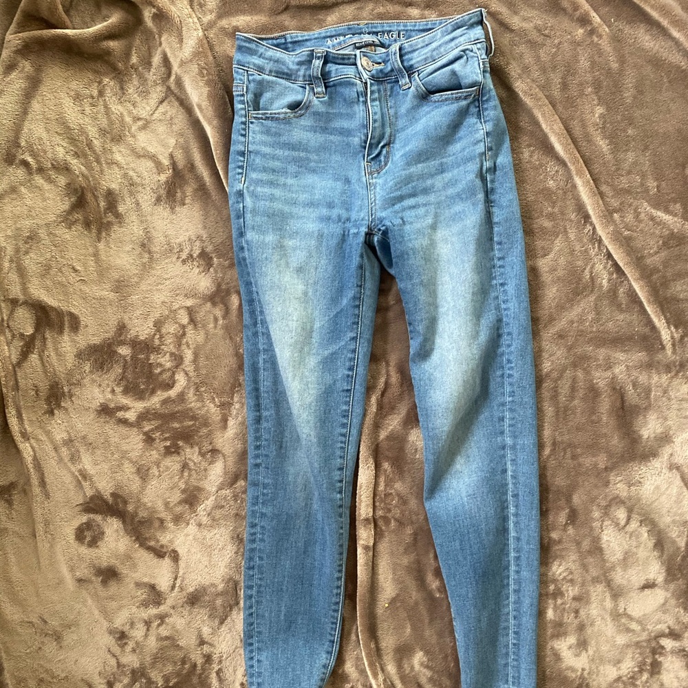 AE light wash Skinny Jeans SIZE 4 SHORT